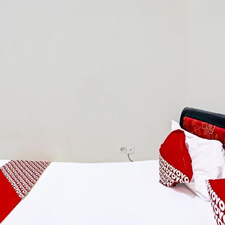 Oyo Life 92190 Arya Guest House Tulungagung Εξωτερικό φωτογραφία