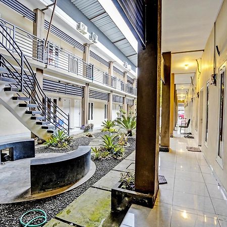 Oyo Life 92190 Arya Guest House Tulungagung Εξωτερικό φωτογραφία