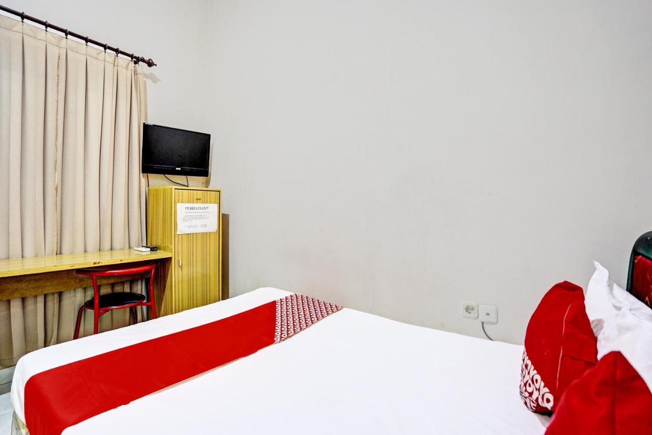 Oyo Life 92190 Arya Guest House Tulungagung Εξωτερικό φωτογραφία
