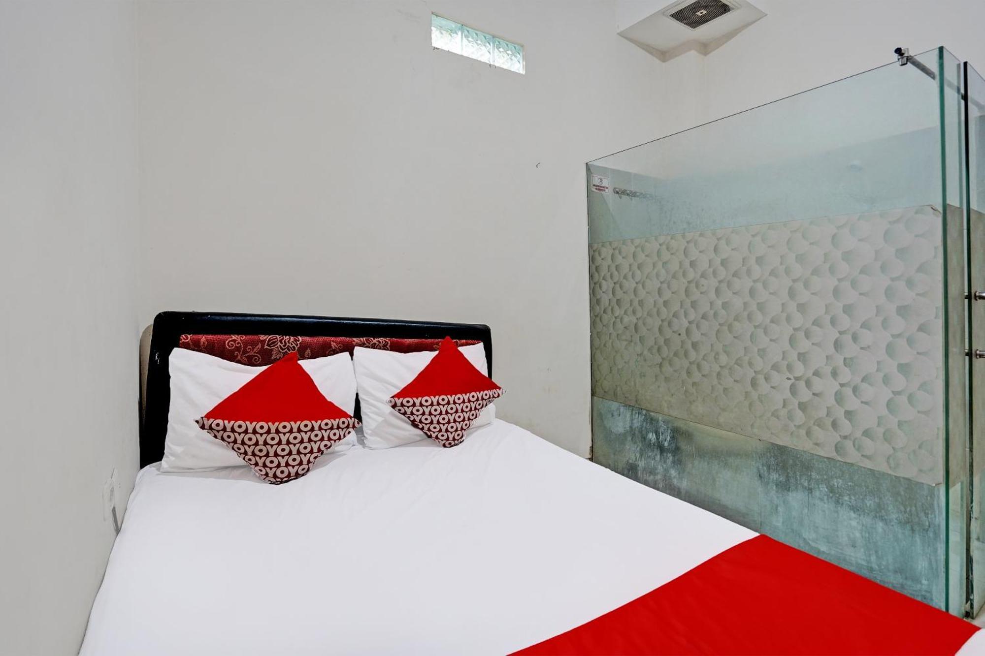 Oyo Life 92190 Arya Guest House Tulungagung Εξωτερικό φωτογραφία
