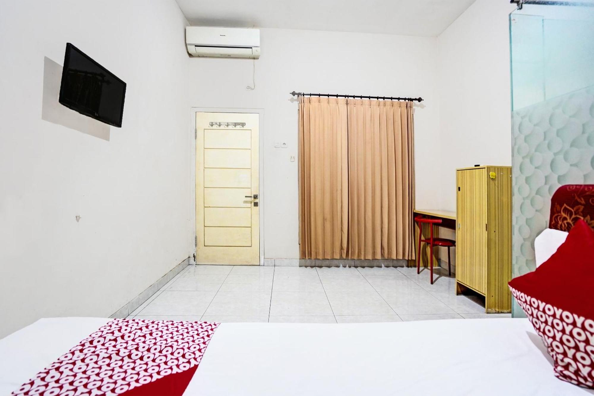 Oyo Life 92190 Arya Guest House Tulungagung Εξωτερικό φωτογραφία