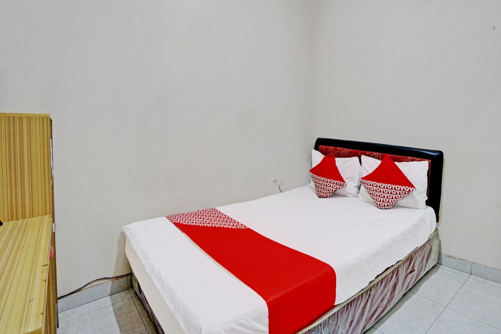 Oyo Life 92190 Arya Guest House Tulungagung Εξωτερικό φωτογραφία