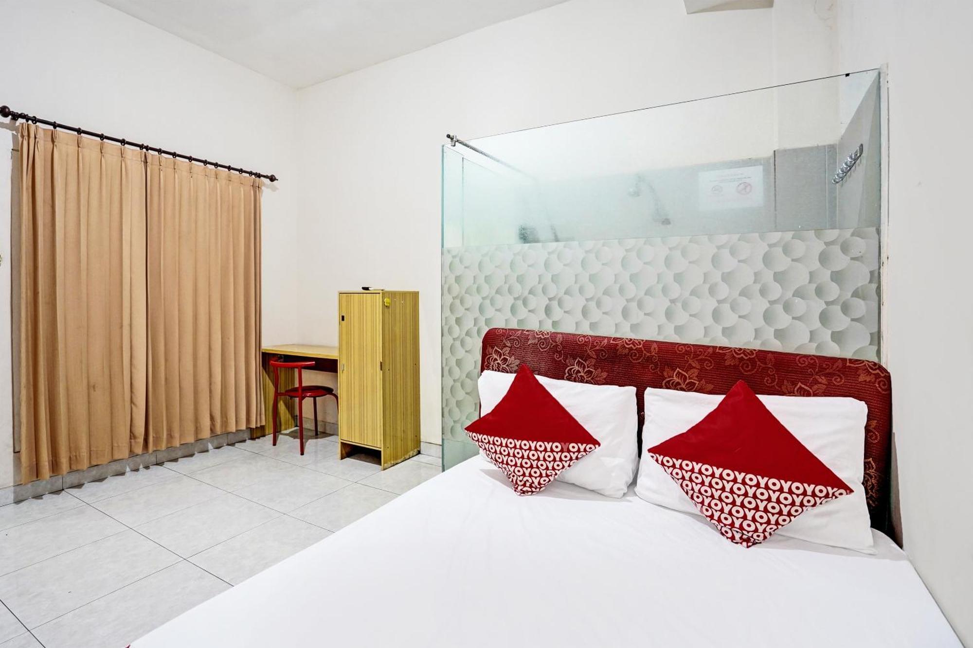 Oyo Life 92190 Arya Guest House Tulungagung Εξωτερικό φωτογραφία