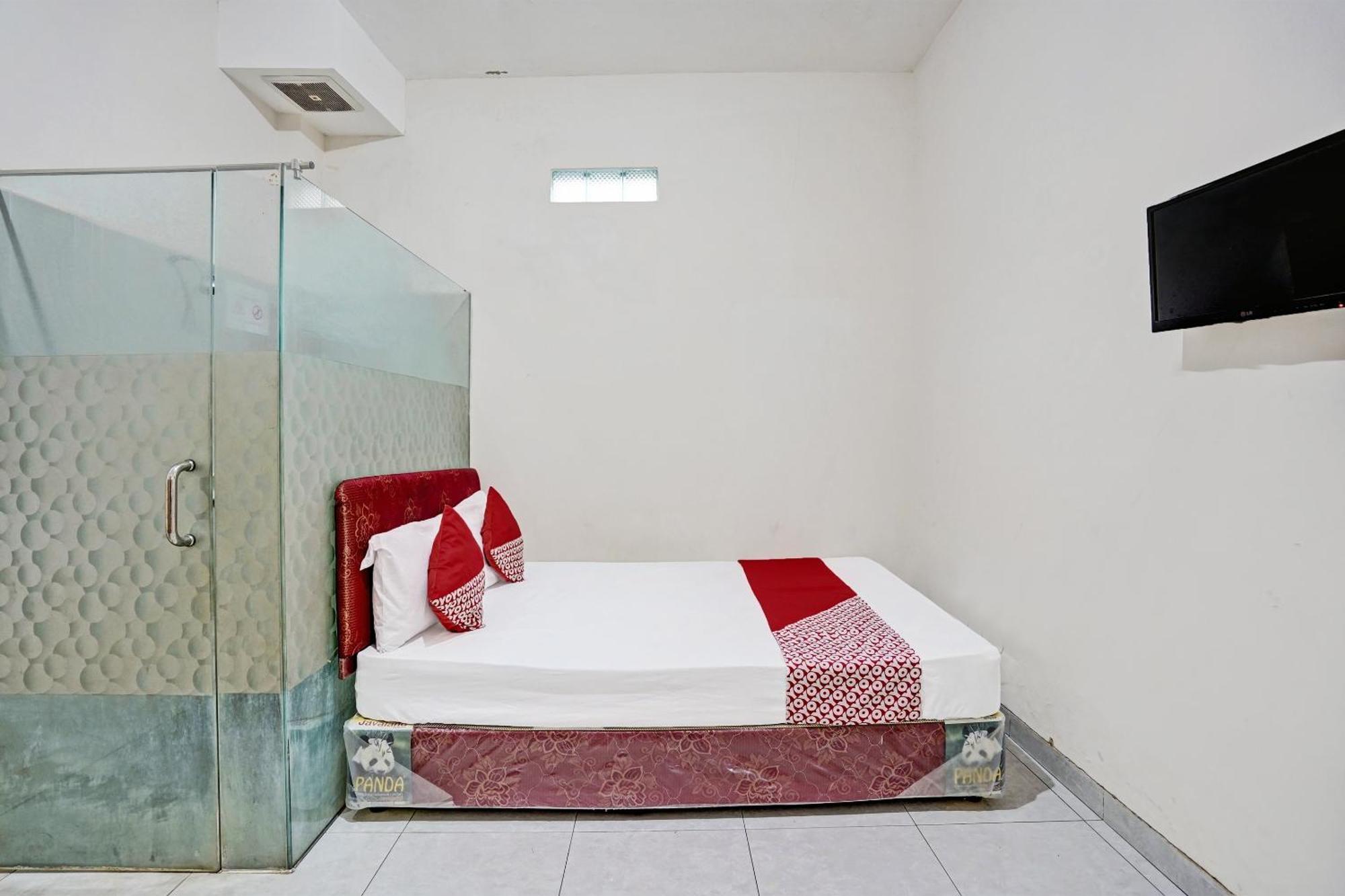 Oyo Life 92190 Arya Guest House Tulungagung Εξωτερικό φωτογραφία
