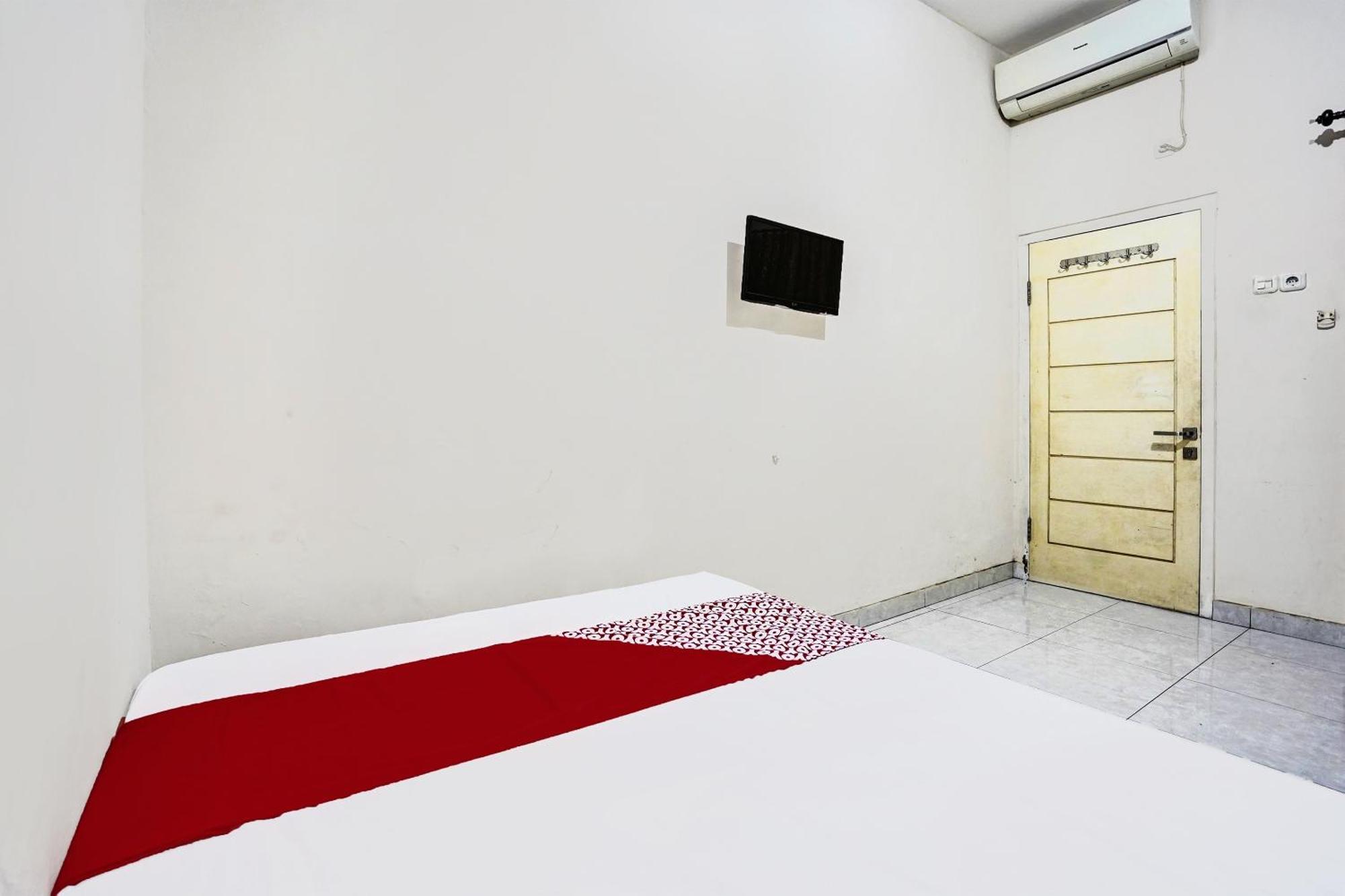 Oyo Life 92190 Arya Guest House Tulungagung Εξωτερικό φωτογραφία