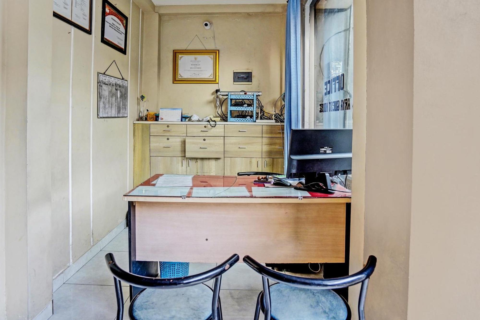 Oyo Life 92190 Arya Guest House Tulungagung Εξωτερικό φωτογραφία